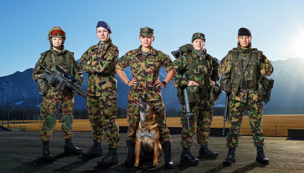 NYTT TØY: Det sveitsiske forsvaret skal få nye uniformer, inkludert undertøy for kvinner.