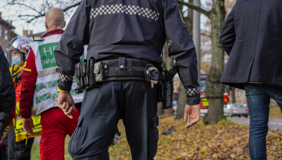 BEVÆPNING: Det er på tide med generell bevæpning av politiet, skriver ordfører Tom Myrvold. Dette bildet er fra en utrykning i forbindelse med en brann i Oslo.