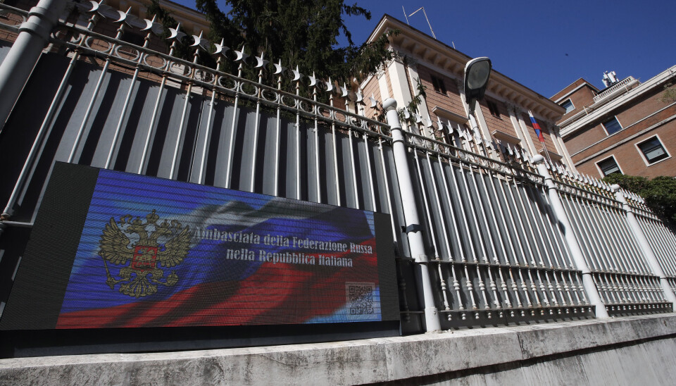 DEN RUSSISKE AMBASSADEN: Italia har utvist to ansatte ved ambassaden etter at en italiensk offiser er siktet for spionasje.