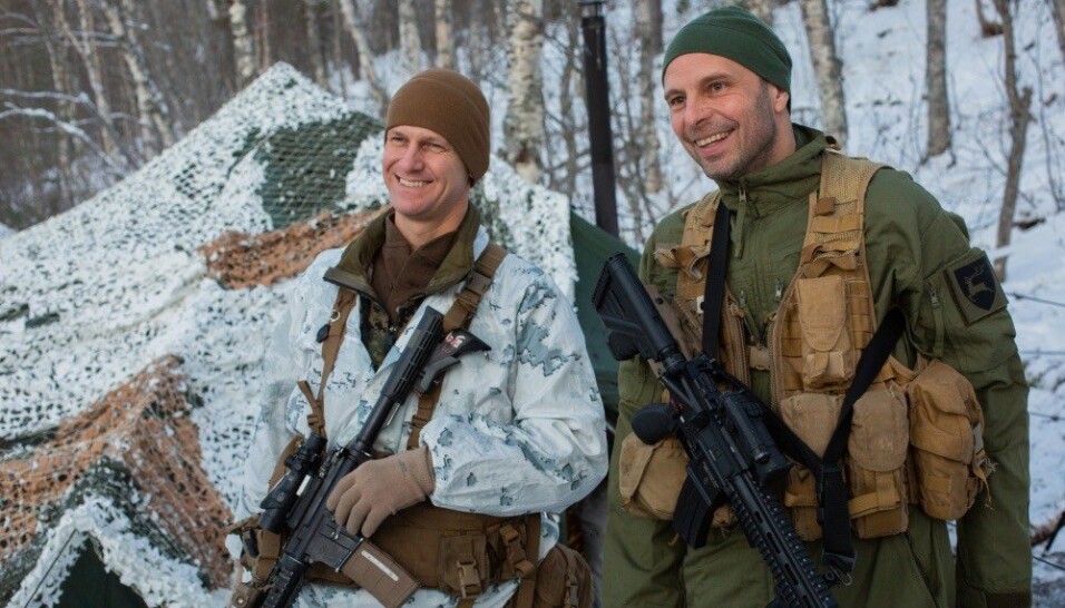 VERT: Hæren er vertsavdeling for allierte styrker som trener i Norge. Her er brigadesjefen i felt med US Marine Corps.