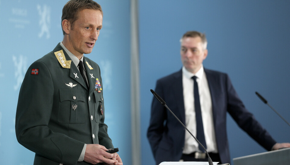 ÅRSRAPPORT: Forsvarssjef Eirik Kristoffersen og forsvarsminister Frank Bakke-Jensen under fremleggingen av årsrapporten.