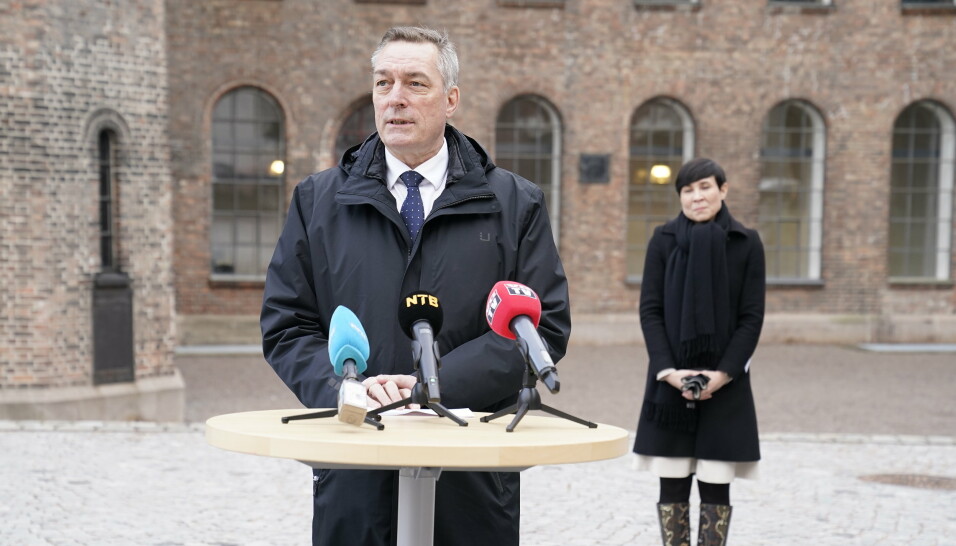Forsvarsminister Frank Bakke-Jensen og utenriksminister Ine Eriksen Søreide møtte pressen for å informere om tilbaketrekkingen fra Afghanistan.