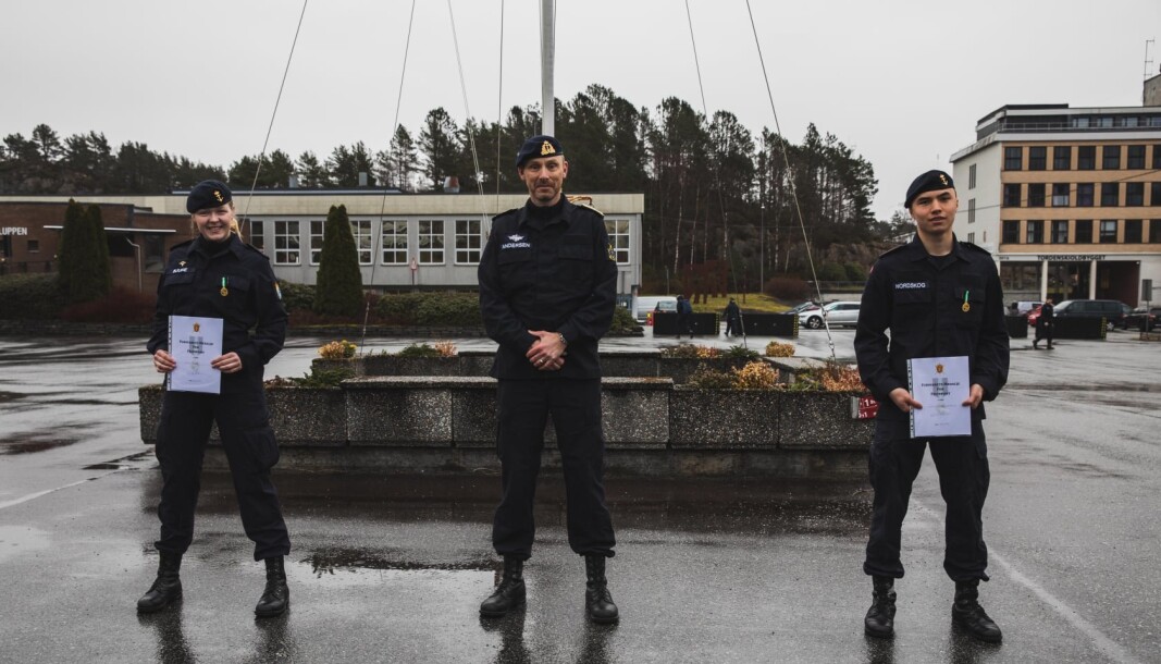 MEDALJER: Ledende menig Emma Bjune og Jan Nordskog er de første menige i Sjøforsvaret til å motta feltsportmedaljen. MEDALJER: Ledende menig Emma Bjune og Jan Nordskog er de første menige i Sjøforsvaret til å motta feltsportmedaljen.