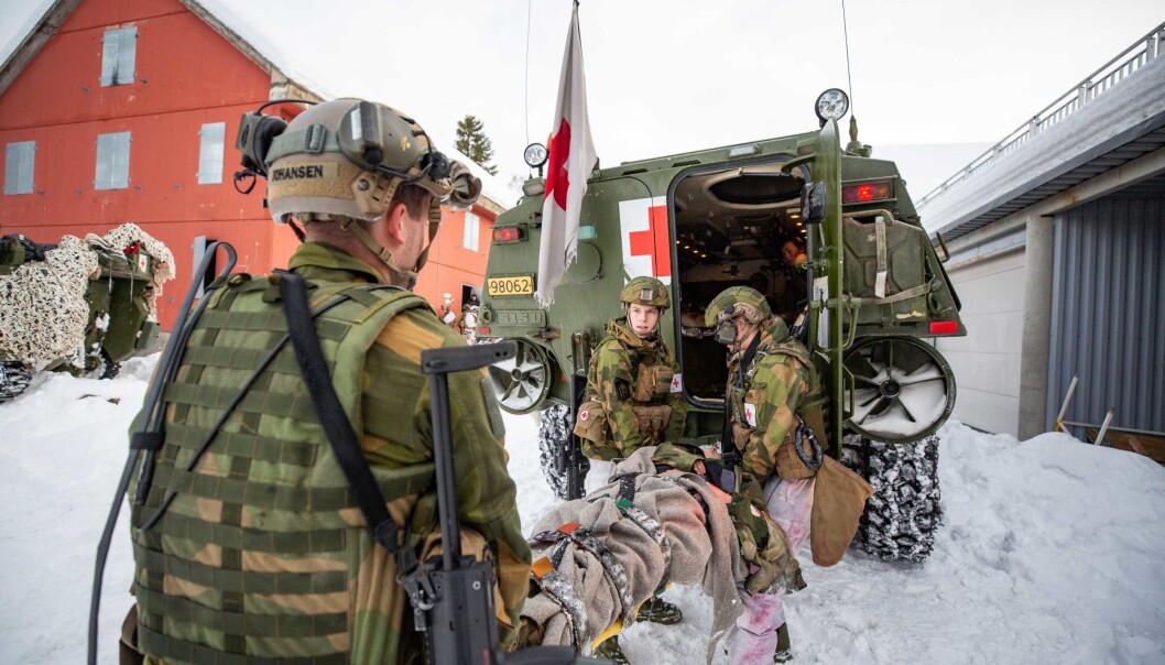 REDUSERE: Forebyggende helsearbeid er en viktig oppgave i Forsvarets sanitet. Dersom denne oppgaven ble forsømt er det estimert at det vil kunne redusere antall krigsdyktige soldater med så mye som 25 prosent. REDUSERE: Forebyggende helsearbeid er en viktig oppgave i Forsvarets sanitet. Dersom denne oppgaven ble forsømt er det estimert at det vil kunne redusere antall krigsdyktige soldater med så mye som 25 prosent.