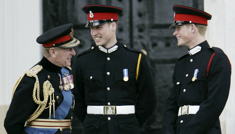 UNIFORMERT: Prins Phillip (t.v) sammen med prins William og Harry i 2014.