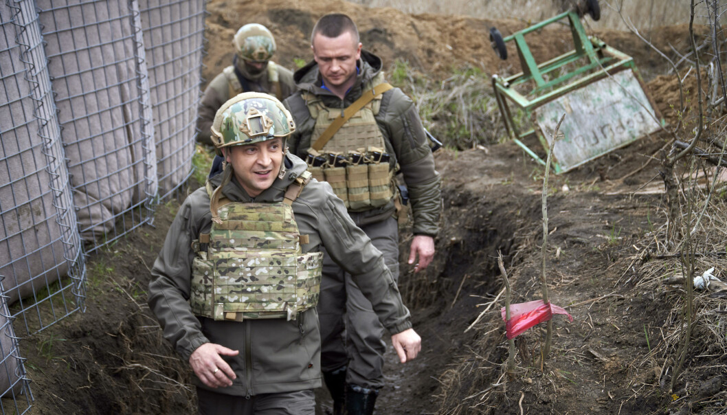 SKYTTERGRAV: Ukrainas president Volodymyr Zelenskyj besøker frontlinjene 9. april. SKYTTERGRAV: Ukrainas president Volodymyr Zelenskyj besøker frontlinjene 9. april.