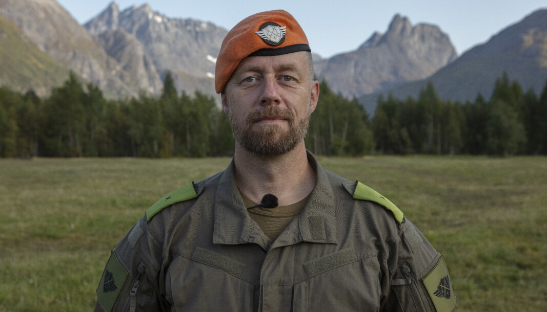 FENRIKEN: Geir Aker som fenrik i TV-serien Kompani Lauritzen. FENRIKEN: Geir Aker som fenrik i TV-serien Kompani Lauritzen.