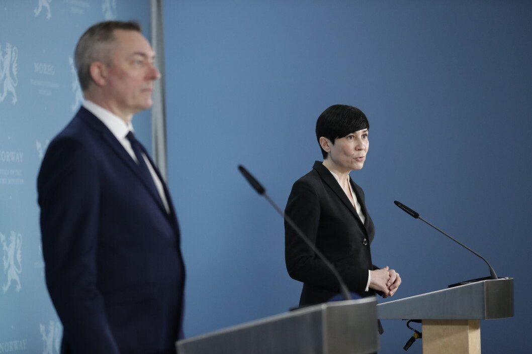 Utenriksminister Ine Eriksen Søreide og forsvarsminister Frank Bakke-Jensen presenterer hovedtrekkene i tilleggsavtale om forsvarssamarbeid med USA Utenriksminister Ine Eriksen Søreide og forsvarsminister Frank Bakke-Jensen presenterer hovedtrekkene i tilleggsavtale om forsvarssamarbeid med USA