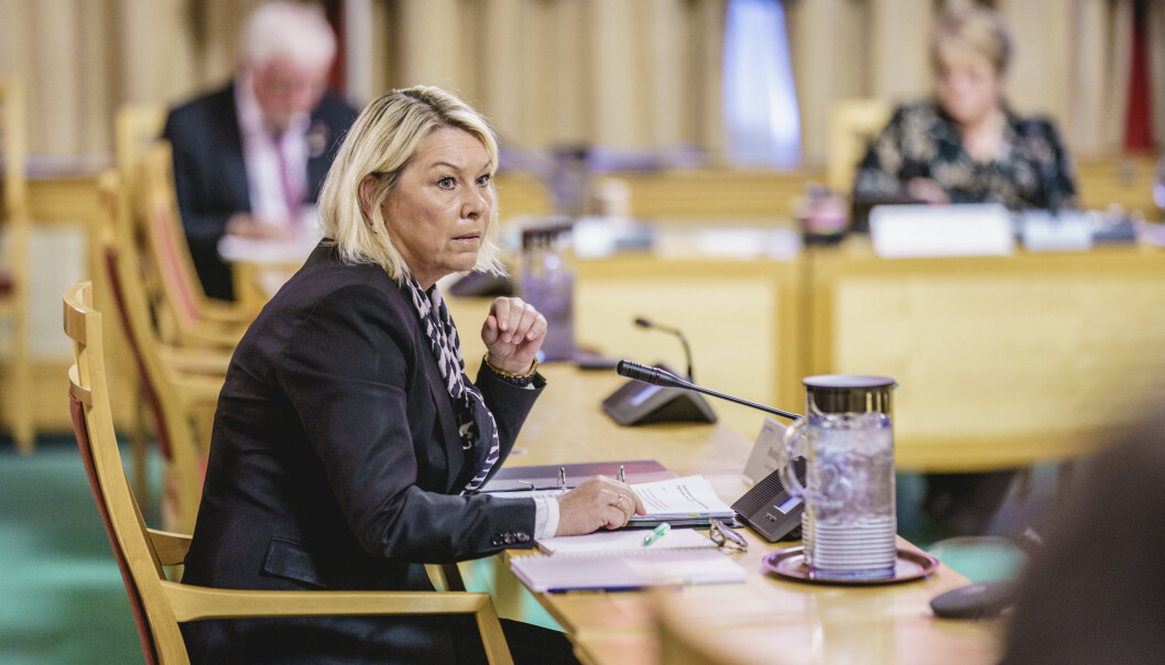HØRING: Justis- og beredskapsminister Monica Mæland under høringen i utenriks- og forsvarskomiteen på Stortinget om planlagt salg av Bergen Engines. HØRING: Justis- og beredskapsminister Monica Mæland under høringen i utenriks- og forsvarskomiteen på Stortinget om planlagt salg av Bergen Engines.