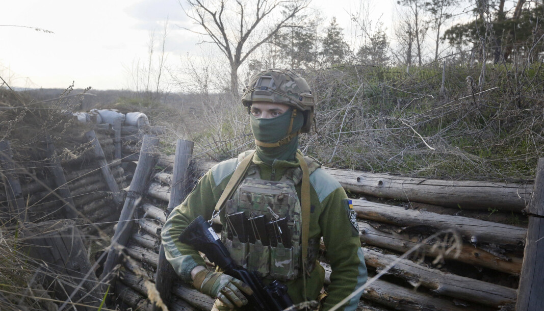 UKRAINA: En ukrainsk soldat på frontlinjene i nærheten av Luhansk. UKRAINA: En ukrainsk soldat på frontlinjene i nærheten av Luhansk.