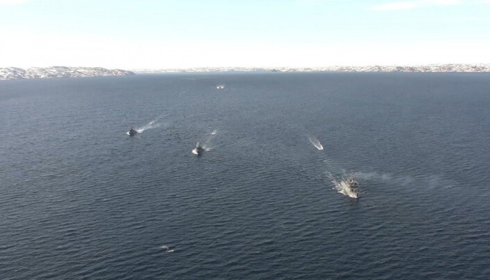 Russiske fartøyer seiler ut fra basene på Kola-Halvøya på mandag. Russiske fartøyer seiler ut fra basene på Kola-Halvøya på mandag.