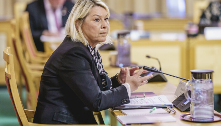 MÅTTE SVARE: Justis- og beredskapsminister Monica Mæland under høringen i utenriks- og forsvarskomiteen på Stortinget om det planlagte salget av Bergen Engines.