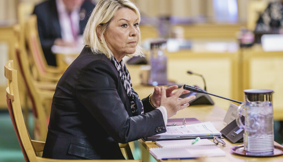 GRÅSONE: Det er en en rekke andre saker som befinner seg i en gråsone, skriver Hedda Bryn Langemyr. Monica Mæland (H) under høringen på Stortinget om planlagt salg av Bergen Engines. GRÅSONE: Det er en en rekke andre saker som befinner seg i en gråsone, skriver Hedda Bryn Langemyr. Monica Mæland (H) under høringen på Stortinget om planlagt salg av Bergen Engines.