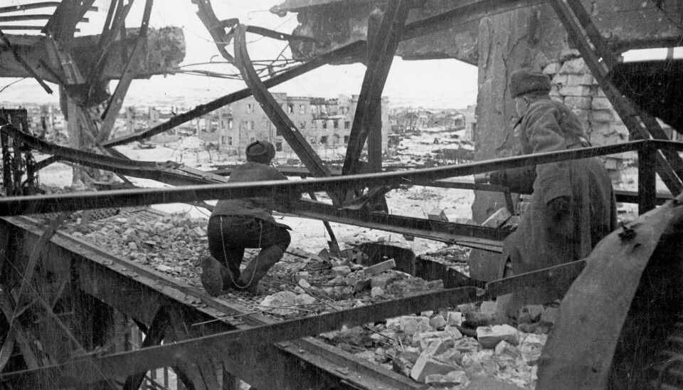MOTSTANDSVILJE: Russere i et utbombet industribygg i Stalingrad i 1942. Det fem måneder lange slaget om Stalingrad ble et symbol på sovjetisk motstandsvilje stilt overfor nazistenes overfall og markerte et viktig vendepunkt i krigen.