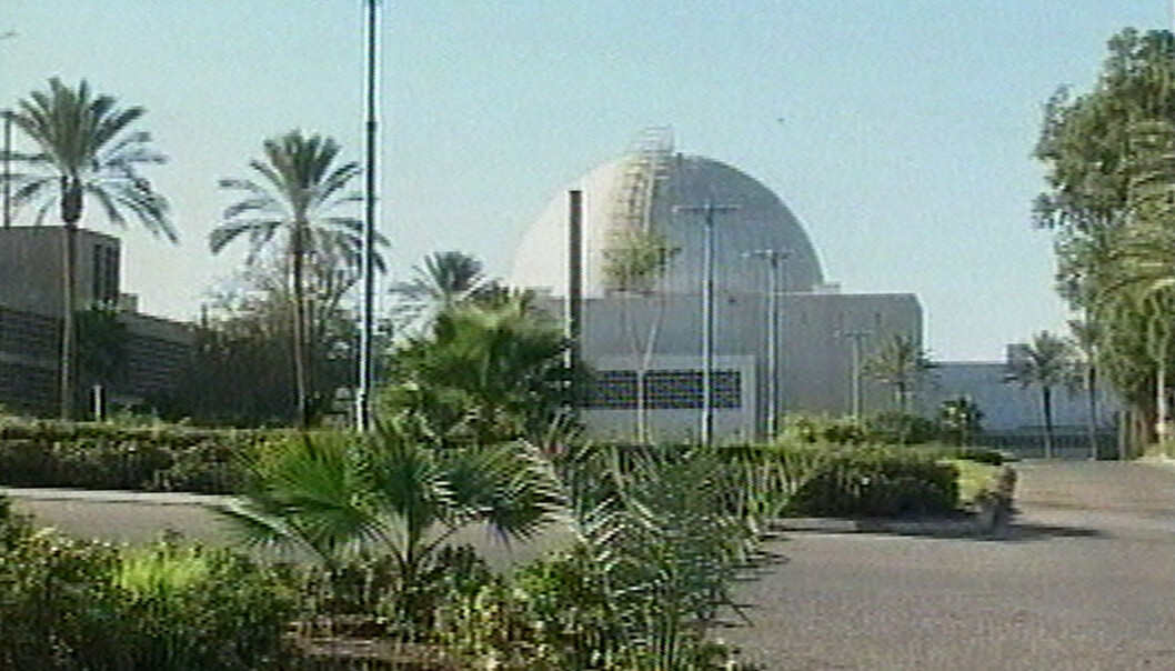 Et bilde fra det som skal være det israelske atomanlegget i Dimona i Negev-ørkenen øst i Israel. Natt til torsdag skal en rakett skutt opp fra Syria ha slått ned i nærheten av anlegget og luftvernsirener ble utløst. Et bilde fra det som skal være det israelske atomanlegget i Dimona i Negev-ørkenen øst i Israel. Natt til torsdag skal en rakett skutt opp fra Syria ha slått ned i nærheten av anlegget og luftvernsirener ble utløst.