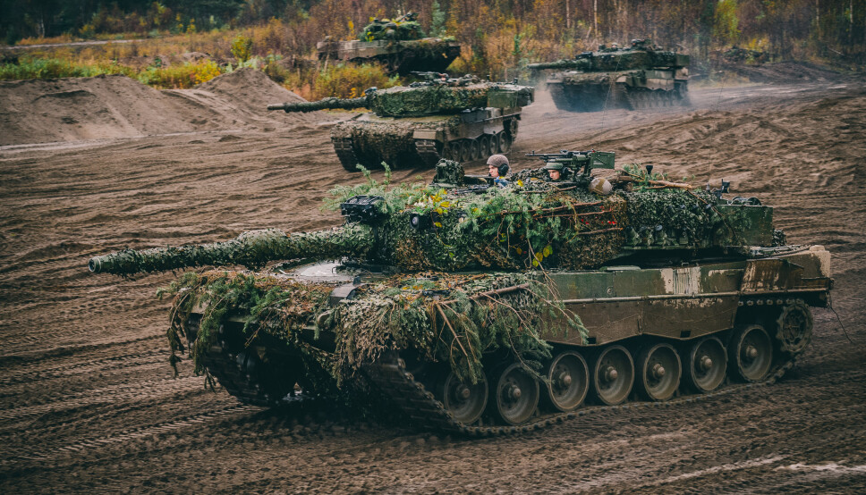 STRIDSVOGN: Leopard 2A4NO stridsvogner, tilhørende Stridsvognseskadron 2 i Panserbatataljonen under øvelse i Troms.