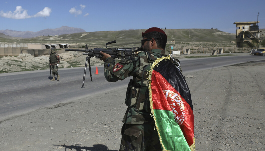 VOLDSBRUK: Afghanske sikkerhetsstyrker holder vakt ved et kontrollpunkt utenfor Kabul. Voldsbruken har økt betydelig siden nyåret. Nato er i ferd med å trekke seg ut av Afghanistan.
