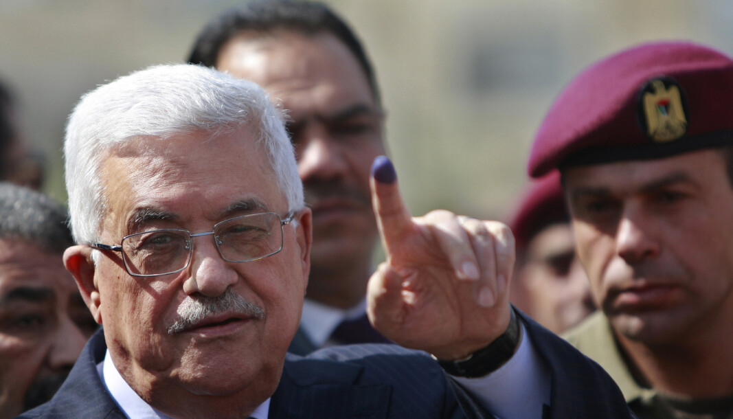 KRITIKK: President Mahmoud Abbas høster kritikk fra EU og Hamas etter sin beslutning om å utsette valgene i de palestinske områdene på ubestemt tid. KRITIKK: President Mahmoud Abbas høster kritikk fra EU og Hamas etter sin beslutning om å utsette valgene i de palestinske områdene på ubestemt tid.