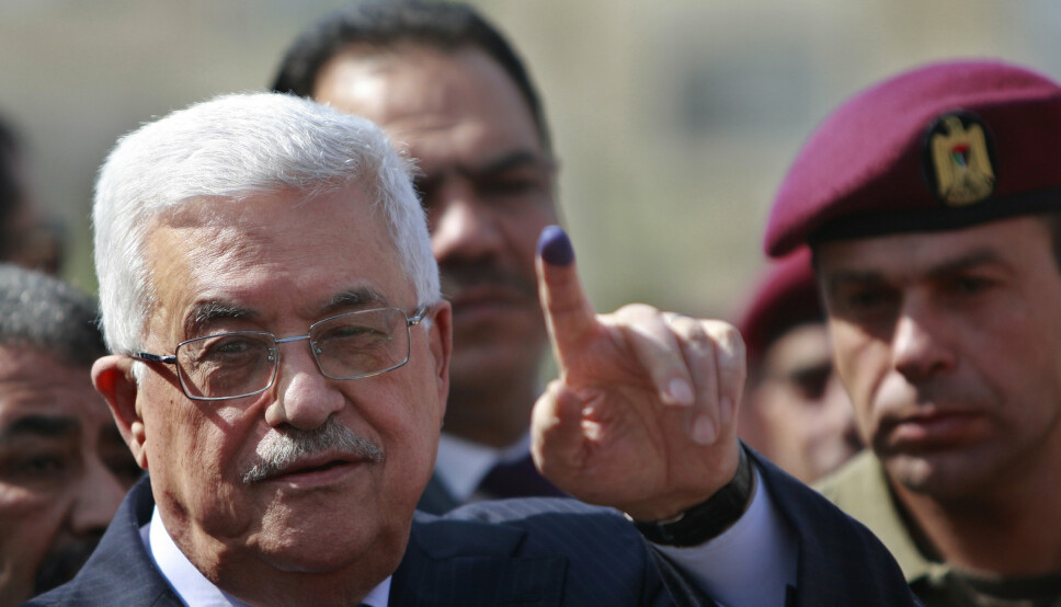 KRITIKK: President Mahmoud Abbas høster kritikk fra EU og Hamas etter sin beslutning om å utsette valgene i de palestinske områdene på ubestemt tid.