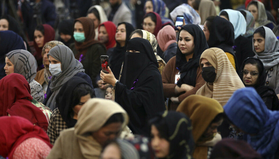 BEKYMRET: Afghanske kvinner på en tilstelning for å feire den internasjonale kvinnedagen. Mange kvinner frykter at Taliban-styret vil sørge for at de mister rettighetene sine.