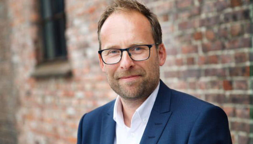 FERSK: Som ny i Forsvaret, og sivilt ansatt, ville det kanskje vært litt voldsomt å møte på jobb med feltstøvler, mener Aslak Sletten. FERSK: Som ny i Forsvaret, og sivilt ansatt, ville det kanskje vært litt voldsomt å møte på jobb med feltstøvler, mener Aslak Sletten.