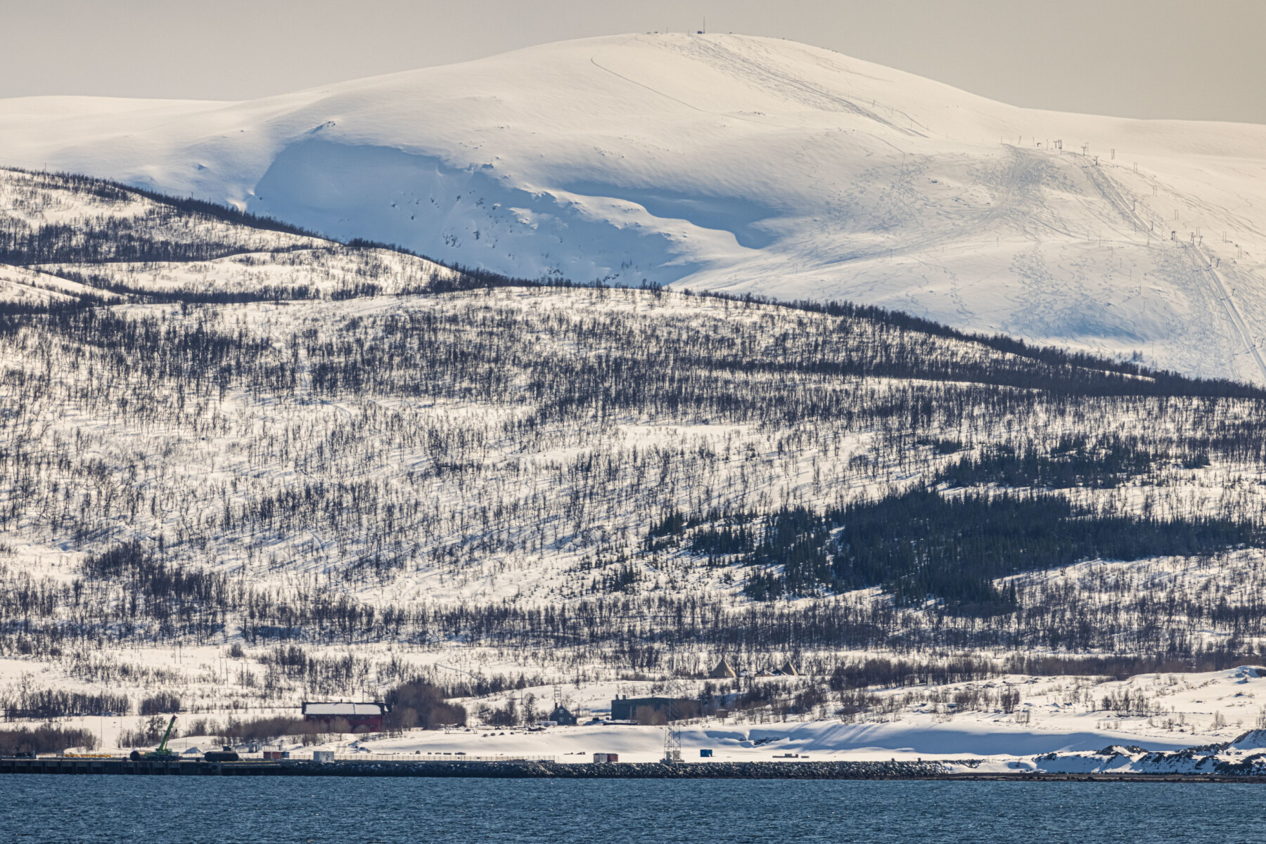 Grøtsund Industrihavn sett fra andre siden av fjorden. Grøtsund Industrihavn sett fra andre siden av fjorden.