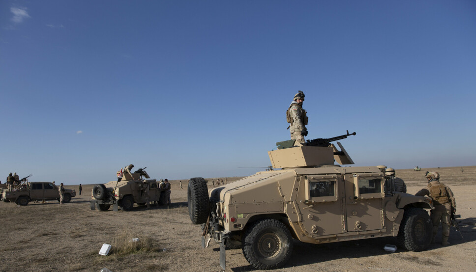 PÅ VAKT: Irakiske soldater på oppdrag i Anbarprovinen, utenfor Ain al-Asad flybasen. 30 norske soldater er utstasjonert ved flyplassen idag. Bildet er fra 2019
