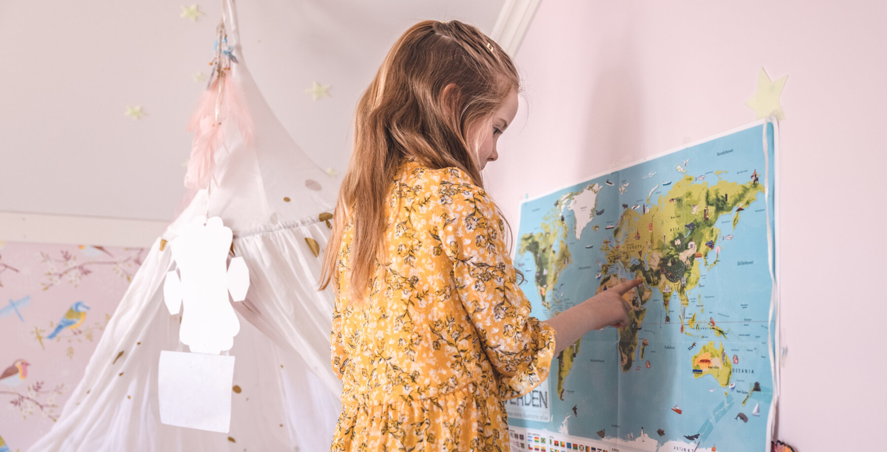 Hvordan er det å være igjen hjemme når partneren/mamma/pappa er ute i internasjonale operasjoner? Karoline og Eirik Winnæss Aarflot med barna Jenny og Ella (yngst). Hvordan er det å være igjen hjemme når partneren/mamma/pappa er ute i internasjonale operasjoner? Karoline og Eirik Winnæss Aarflot med barna Jenny og Ella (yngst).