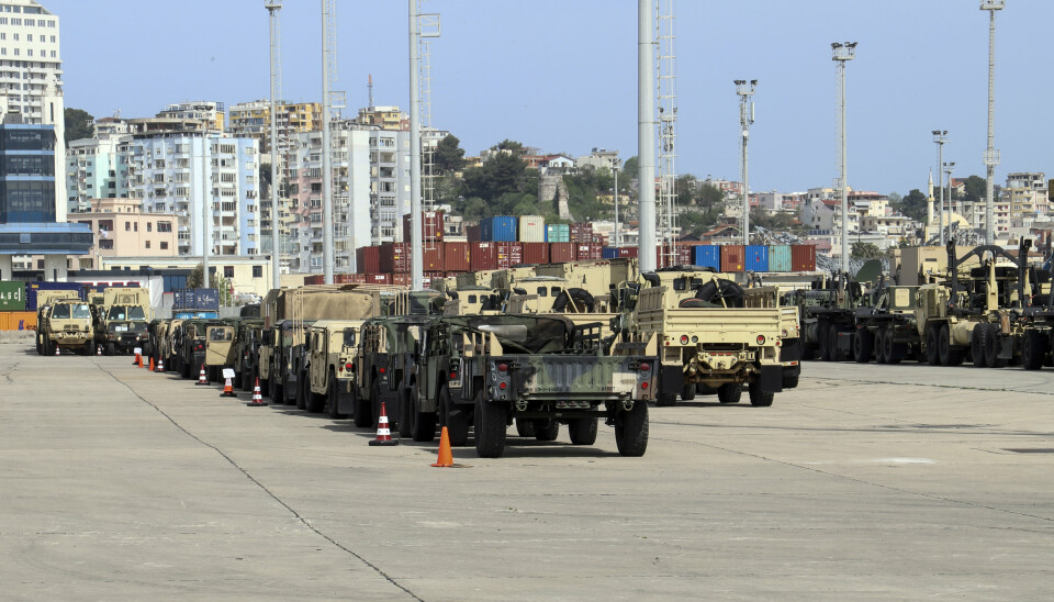 ØVELSE: Amerikanske kjøretøy på havna i den albanske byen Durres, før de skal delta i Nato-øvelsen Defender Europe.
