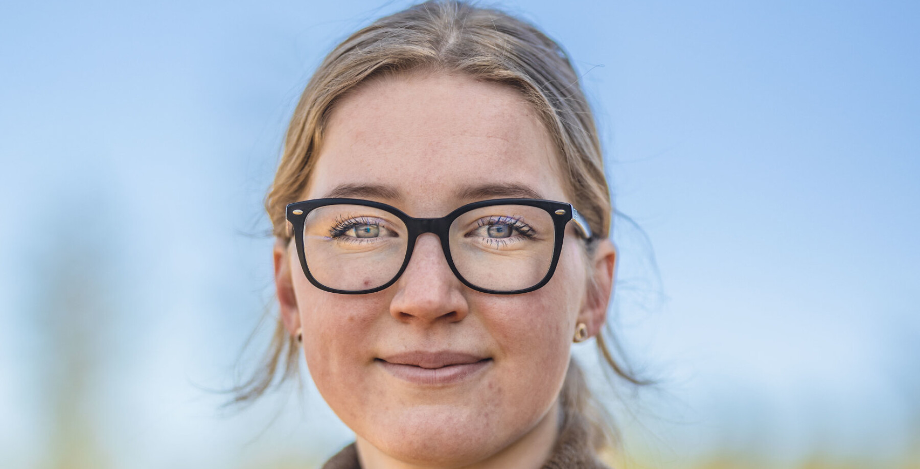 Hvordan er det å være igjen hjemme når partneren/mamma/pappa er ute i internasjonale operasjoner? Karoline og Eirik Winnæss Aarflot med barna Jenny og Ella (yngst). Hvordan er det å være igjen hjemme når partneren/mamma/pappa er ute i internasjonale operasjoner? Karoline og Eirik Winnæss Aarflot med barna Jenny og Ella (yngst).