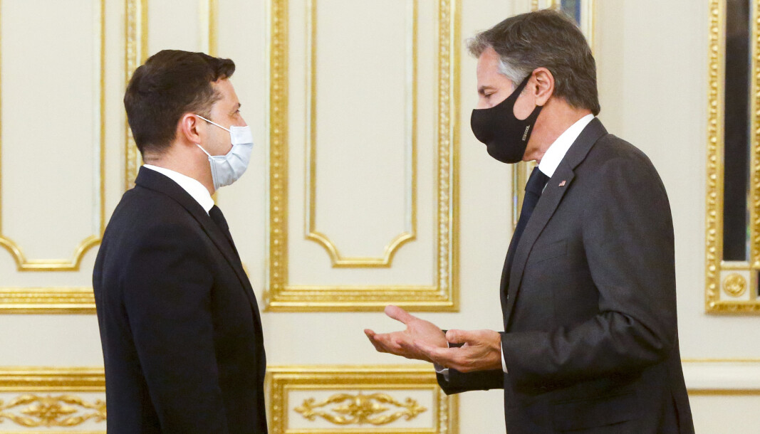 STØTTE: Ukrainas president Volodymyr Zelenskyj (t.v.) i samtale med USAs utenriksminister Antony Blinken, som har uttrykt sin støtte til Ukraina. STØTTE: Ukrainas president Volodymyr Zelenskyj (t.v.) i samtale med USAs utenriksminister Antony Blinken, som har uttrykt sin støtte til Ukraina.