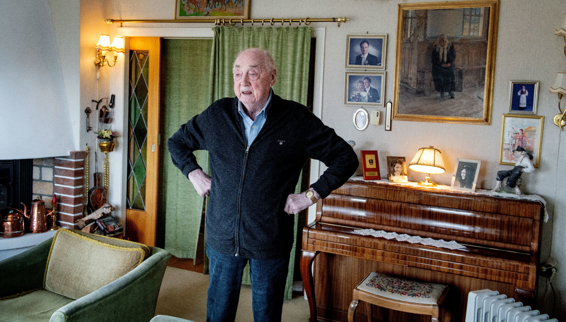 SPREK: 101 år gamle Strandheim bor fortsatt hjemme i huset han i sin tid bygget sammen med sin kone og oppdro barn i, på Nordås. SPREK: 101 år gamle Strandheim bor fortsatt hjemme i huset han i sin tid bygget sammen med sin kone og oppdro barn i, på Nordås.