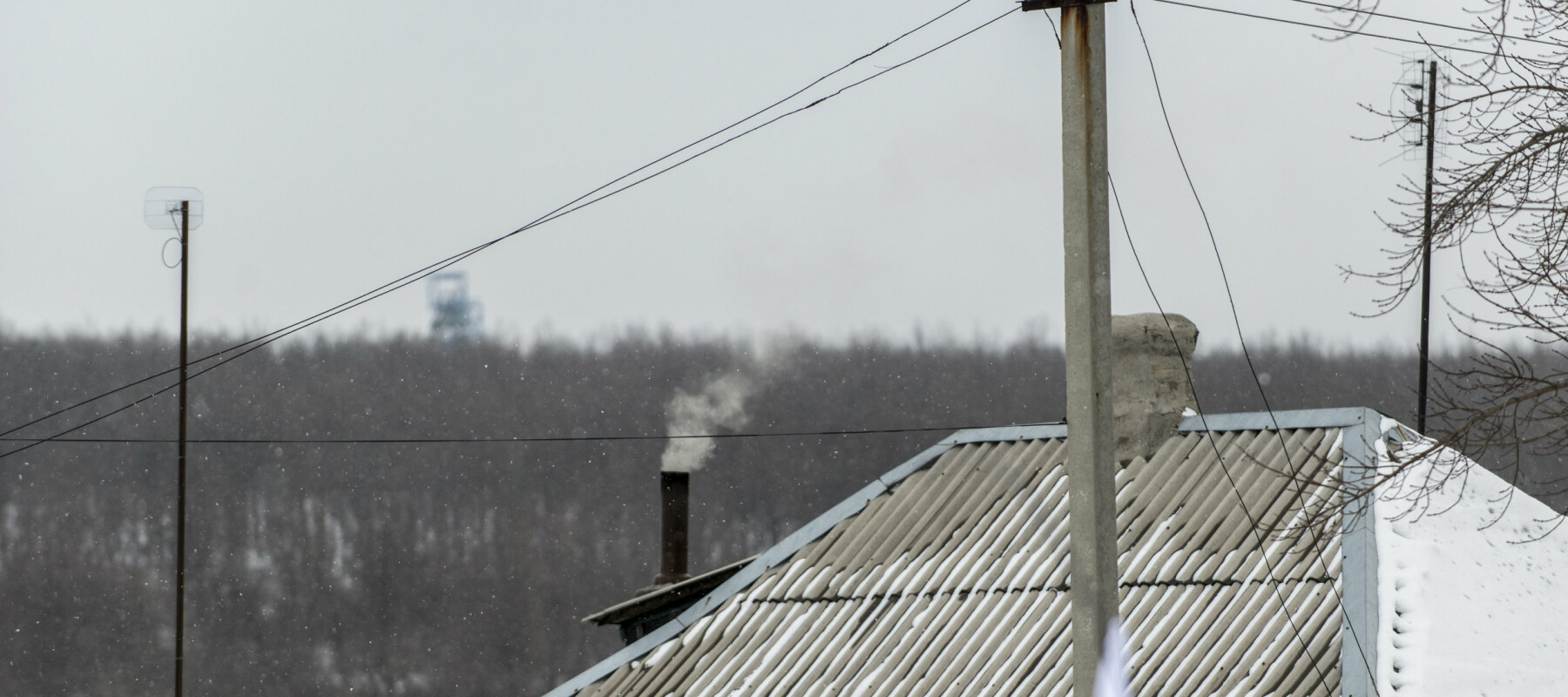 Østfronten. En norsk generalløytnant (Arne Bård Dalhaug) passer på våpenhvilen i Øst-Ukraina. Den brytes hver dag. Organisasjonen for sikkerhet og samarbeid i Europa (OSSE) har 700 observatører i Øst-Ukraina – på begge sider av frontlinja. 20 er norske.