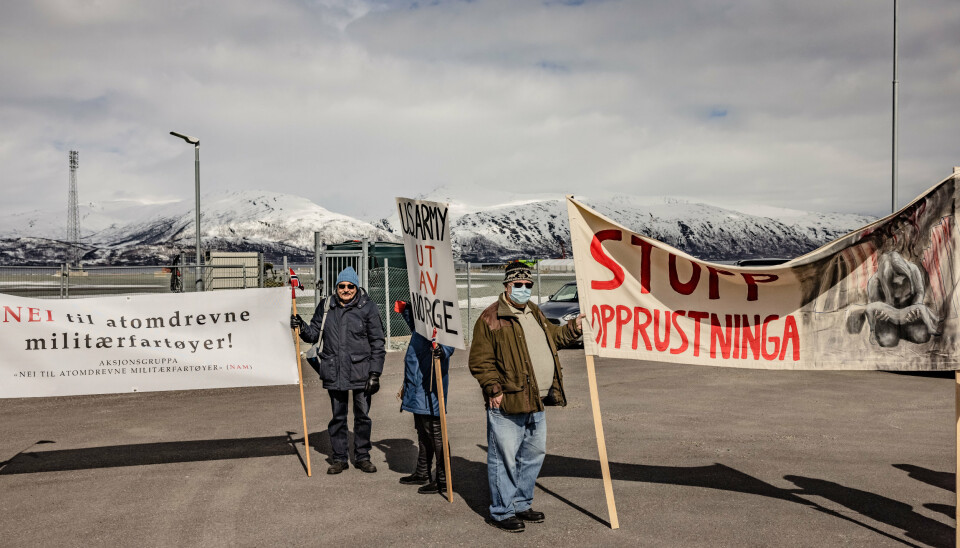 UBÅT: Demonstranter møtte opp da den amerikanske ubåten la til kai utenfor Tromsø.