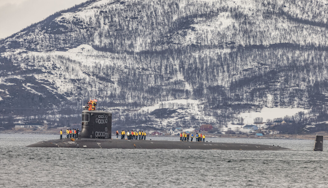US. NAVY: Den første amerikanske reaktordrevne ubåten som legger til kai i Grøtsund havn utenfor Tromsø. US. NAVY: Den første amerikanske reaktordrevne ubåten som legger til kai i Grøtsund havn utenfor Tromsø.