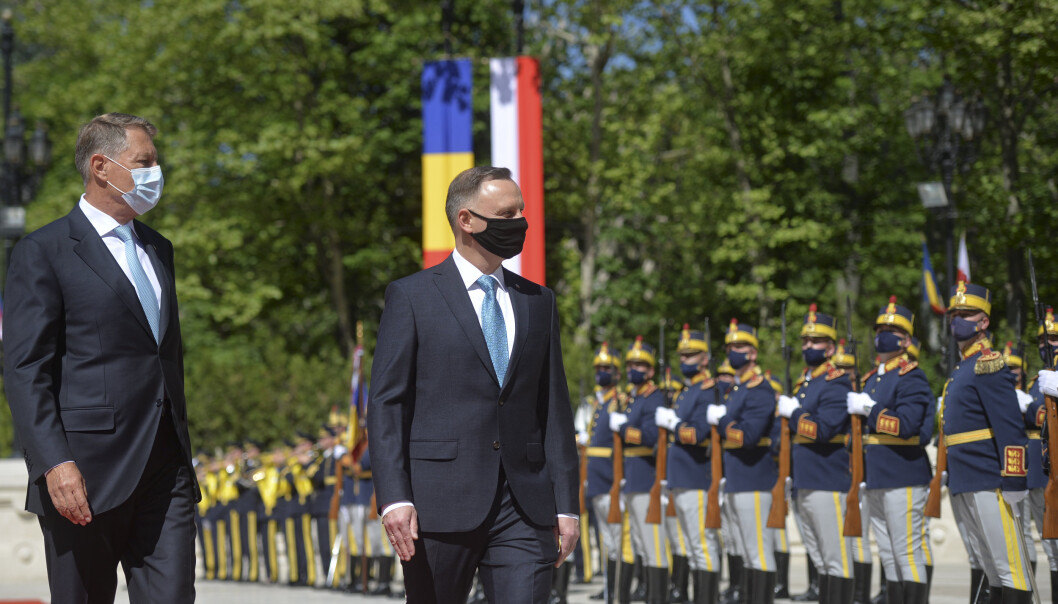 NETTMØTE: Polens president Andrzej Duda besøkte mandag sin rumenske kollega Klaus Iohannis, og sammen ledet de et videotoppmøte for ni østeuropeiske Nato-land. Også USAs president Joe Biden og Nato-sjef Jens Stoltenberg deltok på møtet. NETTMØTE: Polens president Andrzej Duda besøkte mandag sin rumenske kollega Klaus Iohannis, og sammen ledet de et videotoppmøte for ni østeuropeiske Nato-land. Også USAs president Joe Biden og Nato-sjef Jens Stoltenberg deltok på møtet.