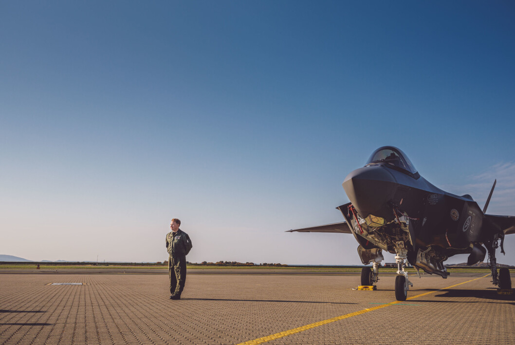 F-35 er et av de store materiellprosjektene til Forsvaret som i veldig stor grad har blitt påvirket av valutaendringer. F-35 er et av de store materiellprosjektene til Forsvaret som i veldig stor grad har blitt påvirket av valutaendringer.