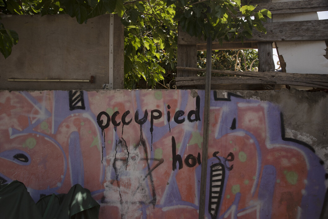 Graffiti på veggen i eit nabolag i Aust-Jerusalem. I dette området står fleire palestinarar i fare for å miste husa sine. Fleire eigedomar er allereie okkupert av jødiske busettarar. Graffiti på veggen i eit nabolag i Aust-Jerusalem. I dette området står fleire palestinarar i fare for å miste husa sine. Fleire eigedomar er allereie okkupert av jødiske busettarar.