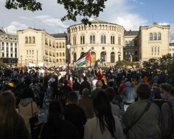 Flere tusen demonstrerte foran Stortinget mot israelske angrep på Palestina