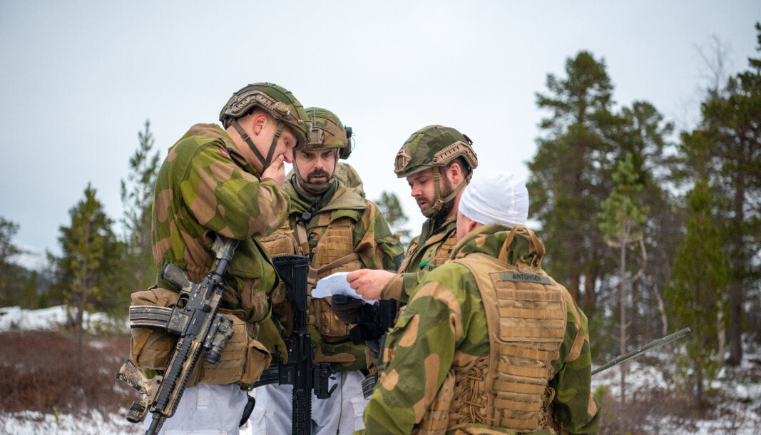 SIKKERHETSKLARERT: Det stilles krav til å bli sikkerhetsklarert om man skal jobbe eller tjenestegjøre i Forsvaret. Mange opplever å ikke få eller å bli fratatt denne klareringen. SIKKERHETSKLARERT: Det stilles krav til å bli sikkerhetsklarert om man skal jobbe eller tjenestegjøre i Forsvaret. Mange opplever å ikke få eller å bli fratatt denne klareringen.