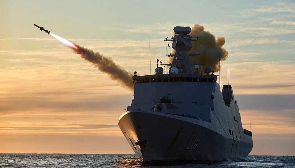 Denne fregatten i Absalon-klassen skal sendes til vestkysten av Afrika for å bekjempe pirater, opplyser det danske forsvaret. Dette bildet er fra en øvelse i Norge.