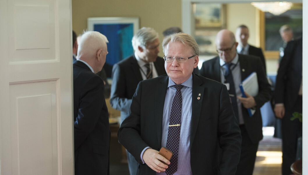 SAMTALE: Sveriges forsvarsminister Peter Hultqvist sier han har snakket med forsvarsminister Frank Bakke-Jensen (H) om avsløringen om amerikansk spionasje via Danmark.