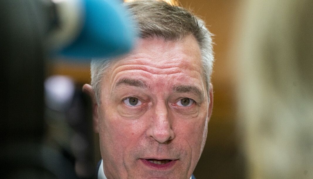 VIL HA SVAR: Forsvarsminister Frank Bakke-Jensen (H) har foreløpig uttalt seg forsiktig om avsløringene i danske medier om mulig amerikansk spionasje mot norske politikere VIL HA SVAR: Forsvarsminister Frank Bakke-Jensen (H) har foreløpig uttalt seg forsiktig om avsløringene i danske medier om mulig amerikansk spionasje mot norske politikere