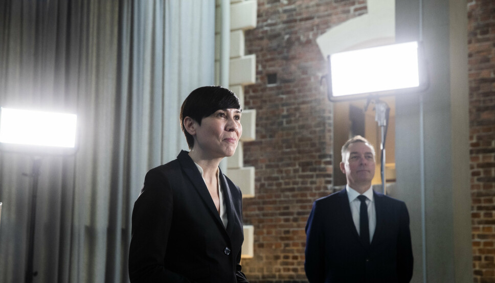 SNAKKET MED NATO-KOLLEGER: Utenriksminister Ine Eriksen Søreide og forsvarsminister Frank Bakke-Jensen.