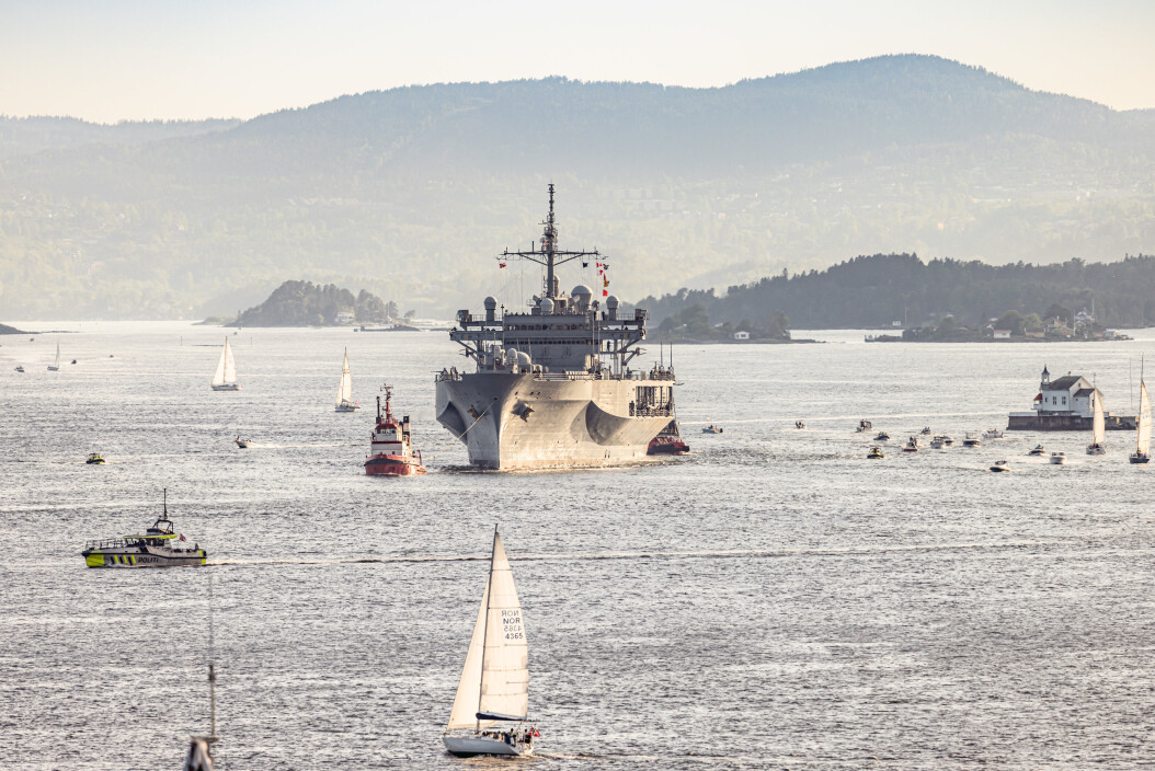 ESKORTERT: «USS Mount Whitney» ble eskortert av Kystvakten i Bergen når den var på vei inn til Akershuskaia. ESKORTERT: «USS Mount Whitney» ble eskortert av Kystvakten i Bergen når den var på vei inn til Akershuskaia.