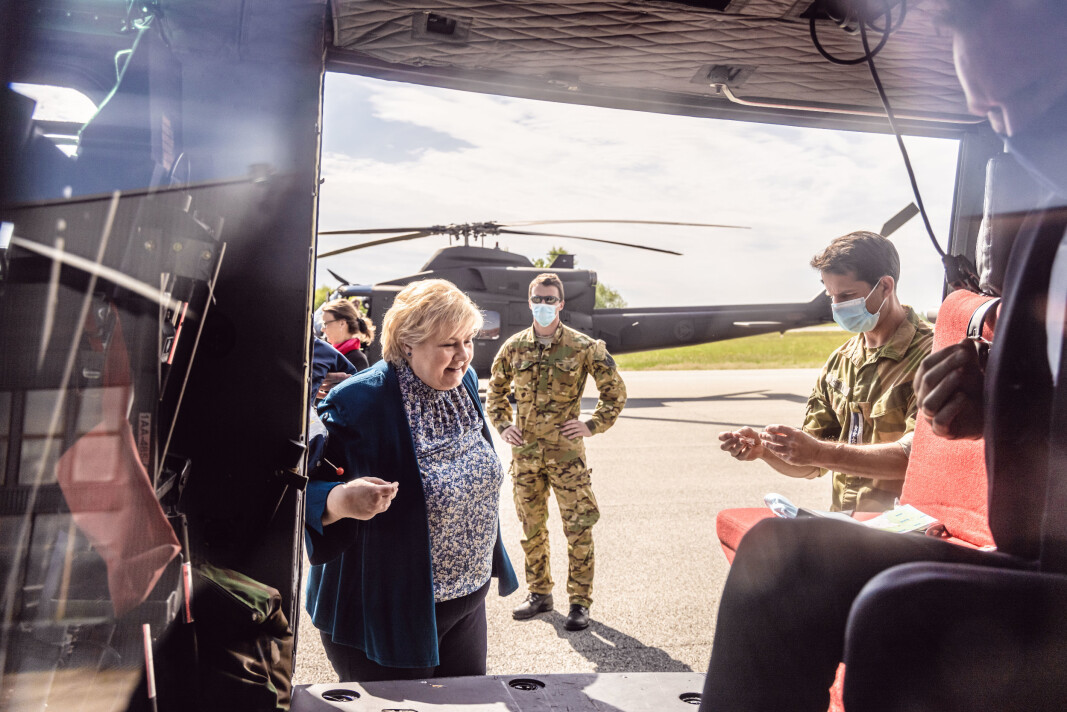 RYGGE: Statsminister Erna Solberg på vei inn i et Bell 412 helikopter på Rygge. RYGGE: Statsminister Erna Solberg på vei inn i et Bell 412 helikopter på Rygge.