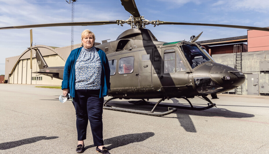 HELIKOPTER: Statsminister Erna Solberg besøkte Rygge hvor hun fikk se flystasjonen fra et Bell 412.
