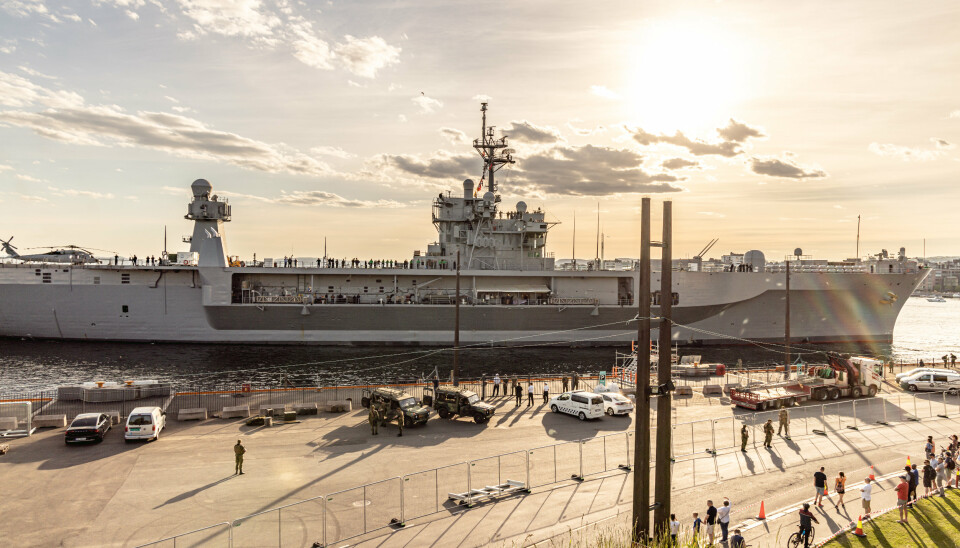 TIL KAI: USS Mount Whitney ankommer Akershuskaia i Oslo.