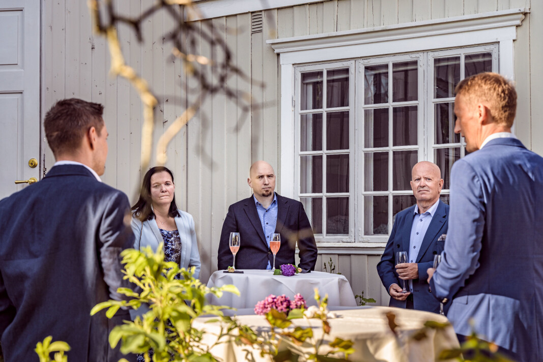 Forsvarssjef Eirik Kristoffersen sier han vil invitere gjestene på gjensynstreff om to år. I midten står militærassistent for forsvarssjefen, Åge Johan Dalslott. Forsvarssjef Eirik Kristoffersen sier han vil invitere gjestene på gjensynstreff om to år. I midten står militærassistent for forsvarssjefen, Åge Johan Dalslott.