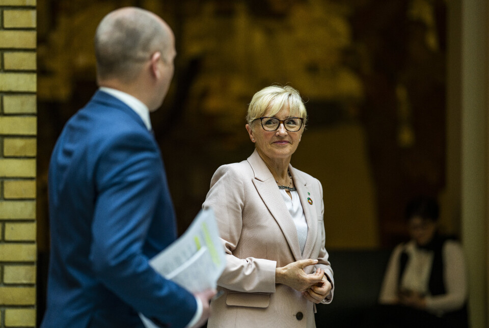 STORTINGET: Liv Signe Navarsete og partileder Trygve Slagsvold Vedum i Vandrehallen på Stortinget.